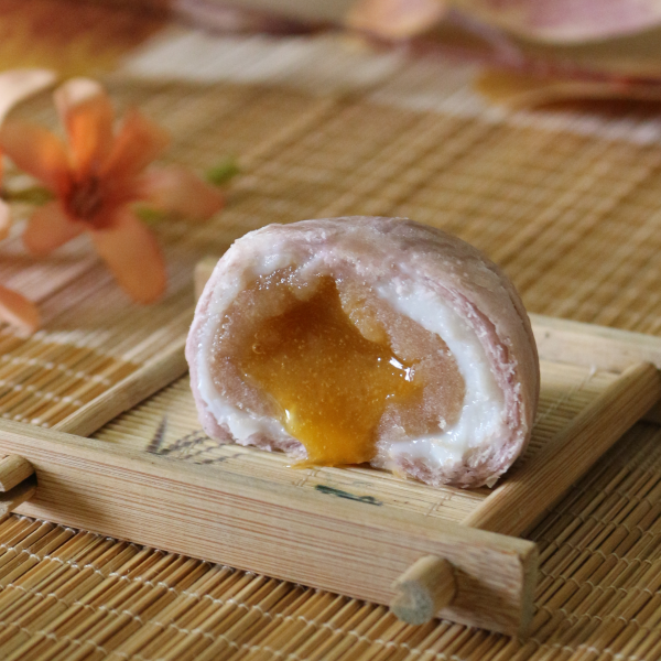Bánh ngàn lớp khoai môn trứng chảy (kèm hộp thỏ)